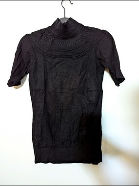 Suzy Shier Black Short-Sleeve Turtleneck Knit Top